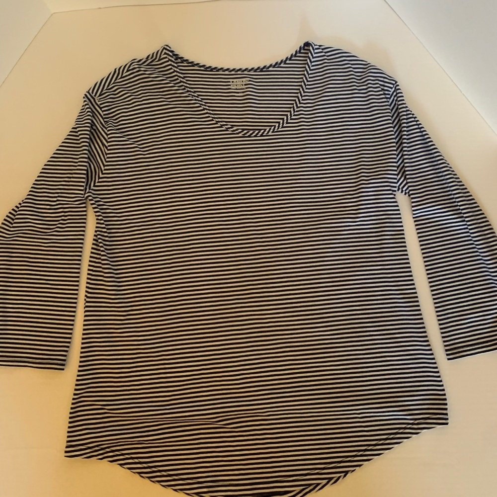 Women’s LANDS END Long Sleeve Tee Medium